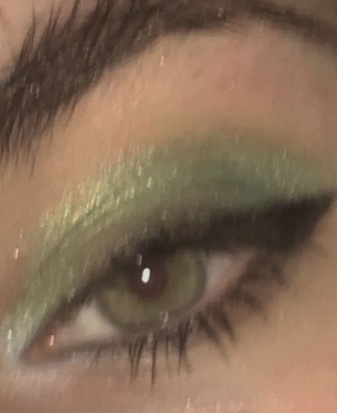 Green Fairy Eye Makeup, Sea Green Eye Makeup, Green Eye Makeup Looks, Green Eyeshadow Tutorial, Green Eye Look, Sabrina Carpenter Aesthetic, Carpenter Aesthetic, Look Grunge, Cute Eye Makeup