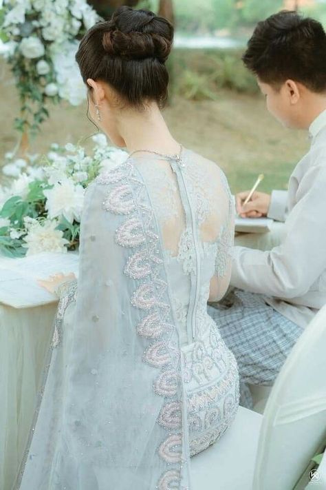 Myanmar Wedding Dress, Burmese Wedding, Myanmar Wedding, Elven Wedding Dress, Wedding Dress Design, Wedding Dresses Videos, Engagement Party Dresses, Burmese Clothing, Wedding Photoshoot Props