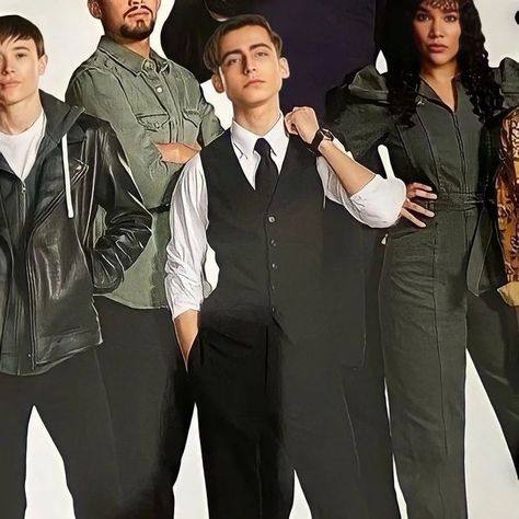 Academy Umbrella, Cinco Hargreeves, Five Hargreeves, Aiden Gallagher, Funny Umbrella, Best Umbrella, Under My Umbrella, Aidan Gallagher, Umbrella Academy