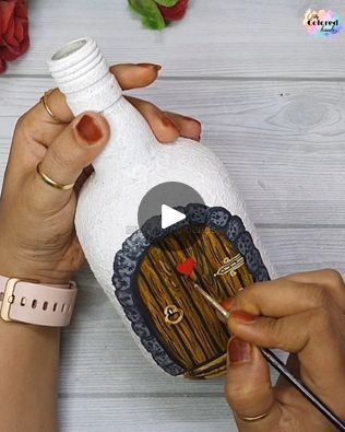 Painting Bottles Acrylic, Glass Bottle Painting Ideas Acrylic, Diy Glass Bottle Crafts Ideas, Painting Bottles Diy Ideas, Bottle Painting Ideas Acrylics, Bottle Art Ideas, Bottle Art Projects, Painted Glass Bottles, Hand Painted Wine Bottles