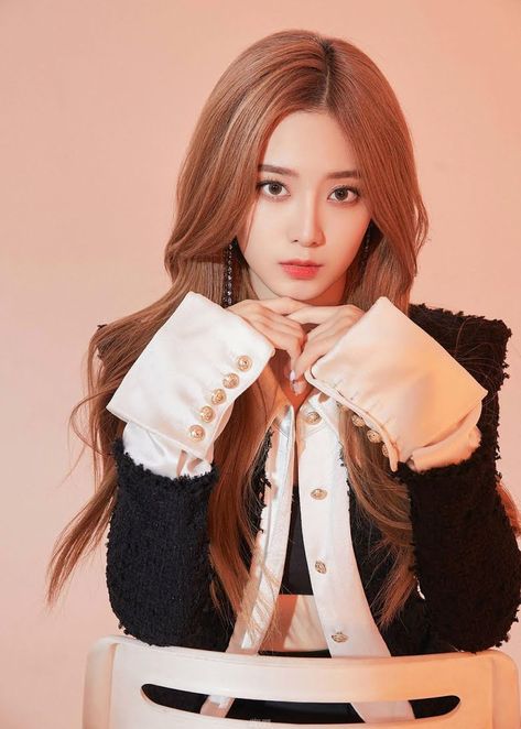 Former SM Entertainment Female Trainees Are Getting The Spotlight After aespa's Debut - Koreaboo Smrookies Girl, What Could Have Been, Sm Entertainment, Fashion Poses, Korean Beauty, Model Poses, Pop Fashion, Ulzzang Girl