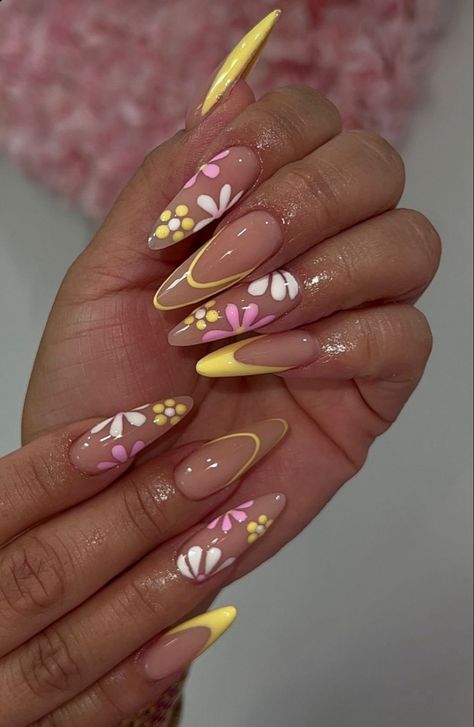 Pink Oval Nails, Yellow Nail Designs, Almond Acrylic Nails Designs, Yellow Nail Art, Yellow Nails Design, Yellow Nail, Nails Yellow, Daisy Nails, Dope Nail Designs