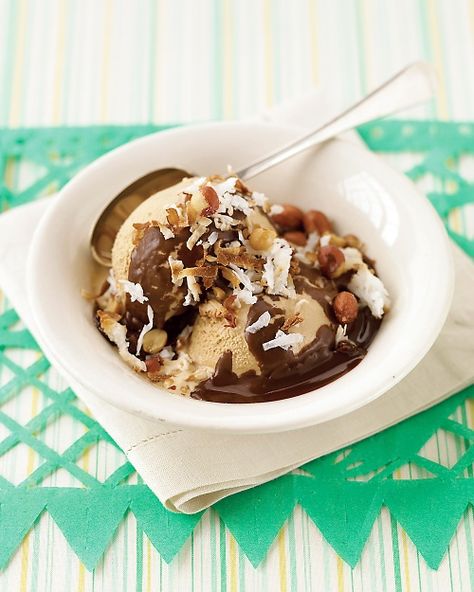 Mexican Ice Cream Sundaes with Cinnamon-Chocolate Sauce Recipe Grasshopper Cake, Ice Cream Sundae Recipe, Mexican Ice Cream, Affogato Recipe, Chocolate Sauce Recipes, Sundae Recipes, Easy Gluten Free Desserts, Hot Fudge Sauce, Ice Cream Sundaes