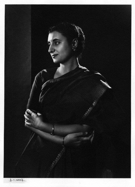 Gandhi Aesthetic, Yousuf Karsh, Indian Legends, Rajiv Gandhi, Anita Ekberg, Indira Gandhi, Cotton Saree Designs, Fidel Castro, Famous Photographers