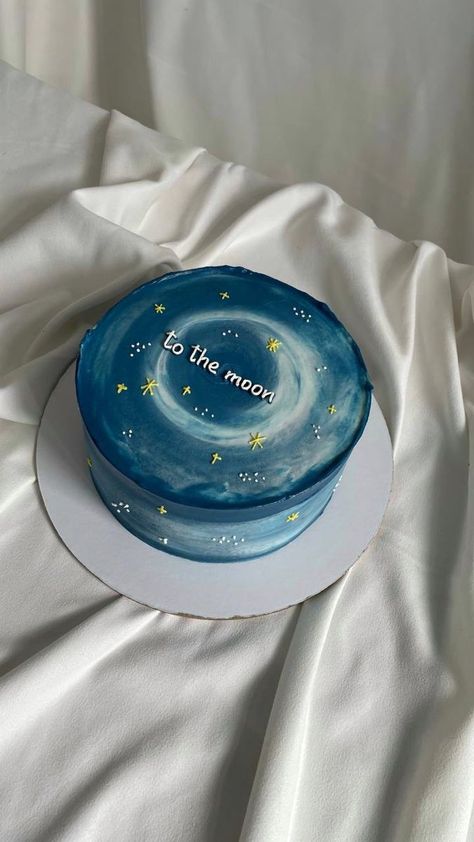 Night Sky Cake, Constellation Cake, Moon Cake Ideas, Moon Birthday Cake, Planet Cake, Blue Birthday Cakes, Small Birthday Cakes, Cake For Boyfriend, Vintage Birthday Cakes