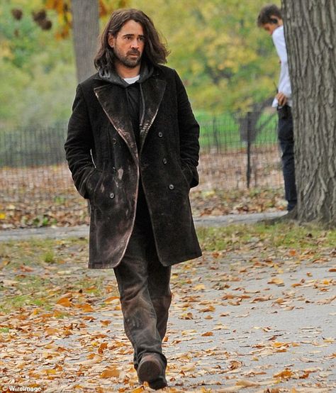 Colin Farrell is down and out in New York as he films scenes for new film… Disheveled Hair, Jessica Brown Findlay, Actors Male, Irish Actors, Winter's Tale, Colin Farrell, Phone Booth, Hobo Style, Movie Costumes