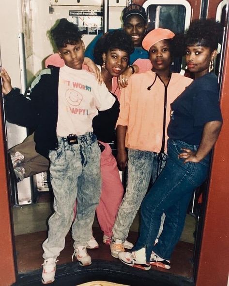 Hip-Hop fashion clothing was usually denim jackets, black bowl hats and sneakers Black 80s Fashion, 80s Hip Hop Fashion, Jamel Shabazz, Fashion Documentaries, 80s Hip Hop, Kawaii Clothes Goth, Casual Attire For Women, 90s Hip Hop Fashion, Vintage Black Glamour