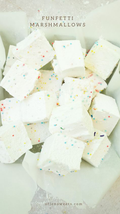 Funfetti marshmallows- It’s fluffy, soft, and it melts in your mouth.. Homemade funfetti marshmallows are going to be the next must have in your pantry. Funfetti Marshmallows, Marshmellow Treats, Rainbow Marshmallow, Shaped Marshmallows, Small Chocolate Cake, Cake Bars Recipe, Butter Extract, Recipes With Marshmallows, Cheesecake Cupcakes