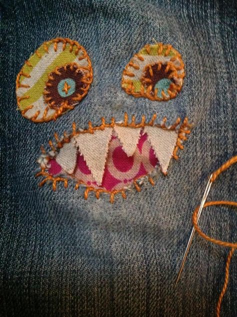 Crochet Patches For Jeans, Sewing Patches On Jeans, Jeans Diy Ideas, Patch Ideas Diy, Visual Mending, Diy Patchwork Jeans, Crochet Patches, Jean Patches, Jeans Patches