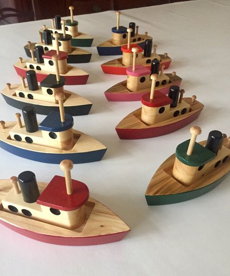 Scroll Saw Toys, Toy Boats Diy How To Make, Toy Boat Diy, Diy Wooden Toys, Small Wooden Projects, Wood Kids Toys, Wooden Fishing Boat, Wooden Aeroplane Toys, Wood Toys Diy