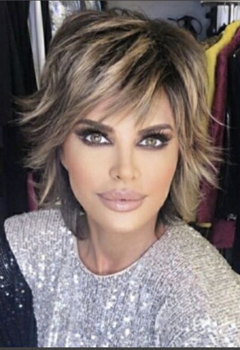 Lisa Rinna Haircut, Youthful Haircuts, Lisa Hair, Haircuts For Older Women, Shaggy Short Hair, Short Shag Hairstyles, Lisa Rinna, Choppy Hair, Edgy Short Hair