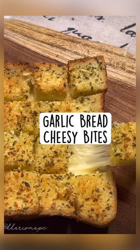 Easy Cheesy Recipes Snacks, Things To Eat With Bread, Things To Make With Garlic, Garlic Bread Recipe Cheesy, Easy Dinner Snacks Appetizers, How To Recipes, Garlic Bread With Cheese Recipes, Yummy Homemade Snacks, Easy Snacks No Cook