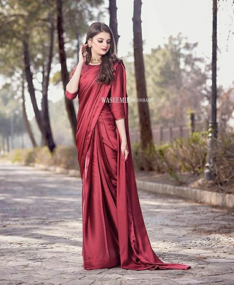 Maroon Satin Saree, Maroon Saree, Sarees For Girls, Simple Saree Designs, Latest Bridal Dresses, Cast A Spell, Plain Saree, Pakistani Fancy Dresses, Pakistani Fashion Party Wear