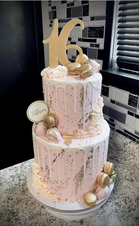 16th Birthday Cake Ideas, Fun Cake Ideas, 16th Birthday Cake For Girls, Sweet 16 Cupcakes, Big Birthday Cake, 16th Birthday Cake, Sweet Sixteen Cakes, 15th Birthday Cakes, Pink Sweet 16