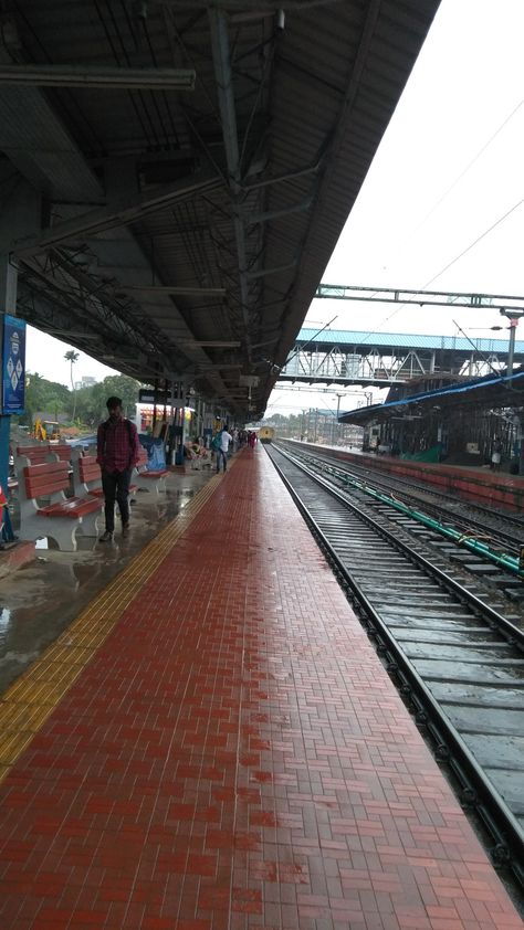 #kottayam #railwaystation Video Call Screenshot Boyfriend, Arthoe Aesthetic, Attitude Bio For Instagram, Animation Artwork, Railway Station, Nature Aesthetic, Cute Couple Videos, Railroad Tracks, Rainy Day