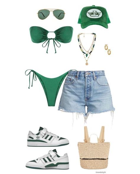 Lauren💌 on Instagram: "St Pattys Day at the beach☘️🌴" Beach Day Outfit Summer, Obx Outfits, Beach Aesthetic Outfits, St Pattys Day Outfit, Beach Ootd, St Patrick's Day Outfit, Outfit Layout, Beach Wear Outfits, Day At The Beach