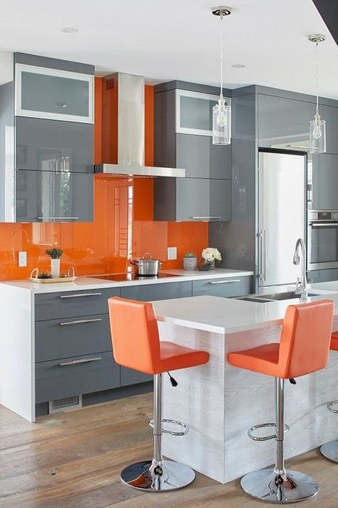 Kitchen Design Layout Floor Plans, Orange Backsplash, High Gloss Kitchen Cabinets, Gloss Kitchen Cabinets, Kitchen Colour Combination, High Gloss Kitchen, Kitchen Cabinetry Design, Light Wood Kitchens, Light Gray Cabinets