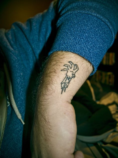 Small Zombie Tattoo, Simple Zombie Tattoo, Zombie Apocalypse Tattoo, Zombie Tattoo Design, Cod Zombies Tattoo, Zombie Tattoo Ideas, Apocalypse Tattoo, Zombie Tattoo, Zombie Life