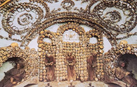 Capuchin Crypt, Monk Pictures, Rome Attractions, Human Bones, The Monks, Halloween Horror, Scary Movies, Santa Maria, Eiffel Tower Inside