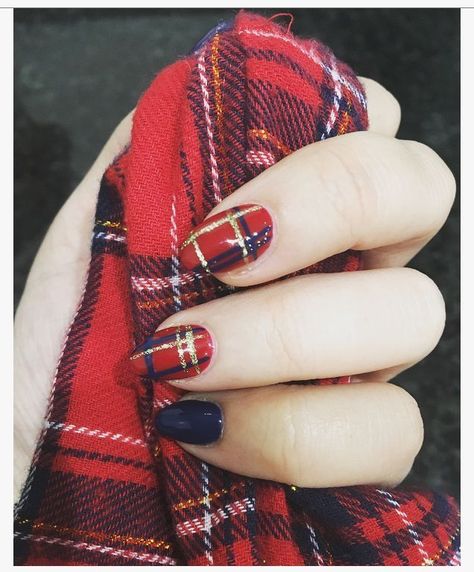 Plaid Nail Art, Red Christmas Nails, Plaid Nails, Christmas Nails Acrylic, Trendy Nail Art, Xmas Nails, Gel Nail Designs, Christmas Nail Designs, Fabulous Nails