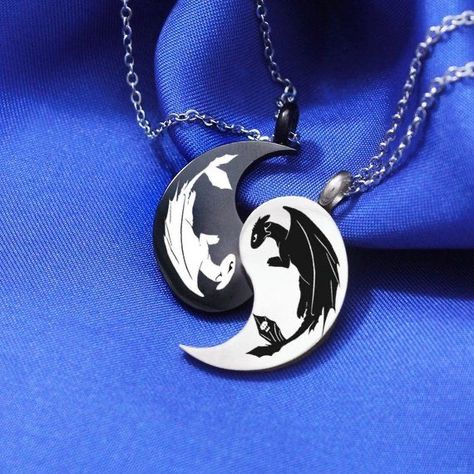 Night Fury Light Fury, Bff Jewelry, Light Fury, Pretty Jewelry Necklaces, Cute Couple Gifts, Fantasy Props, Dragon Trainer, Night Fury, Magical Jewelry