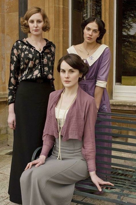 Downton Abbey Fashion Dresses, Downtown Abbey Fashion, Downton Abbey Season 1, 1915 Fashion, Edith Crawley, Mary Crawley, Victorian Style Clothing, Downton Abbey Costumes, Lady Mary Crawley