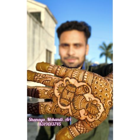 Mehandi latest photography art Mehndi Designs For Groom For Men, Groom For Men, Groom Mehandi, Mehndi Photoshoot, Latest Simple Mehndi Designs, Simple Mehndi, Male Grooming, Simple Mehndi Designs, Mehndi Designs For Hands