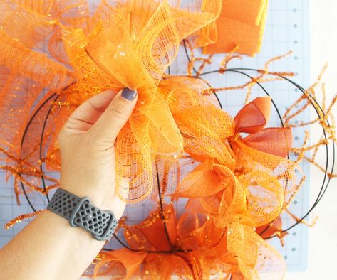 Pumpkin Wreaths For Front Door Deco Mesh, Pumpkin Mesh Wreath Tutorial, Pumpkin Wreath With Ribbon, Tulle Pumpkin Wreath, Deco Mesh Pumpkin Wreaths Diy, How To Make A Halloween Wreath Diy, Pumpkin Wreath Diy Mesh Ribbon, Wire Frame Pumpkin Wreath, Pumpkin Deco Mesh Wreath