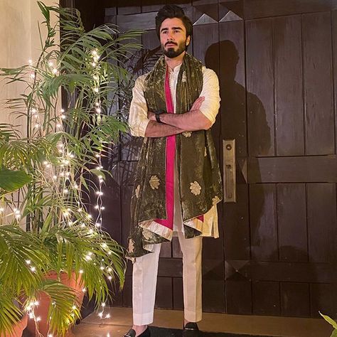 Sufi Night Outfit For Men, Mehendi Outfits For Men, Pakistani Menswear, Nabeel Zuberi, Streetwear Jeans Men, Dholki Night, Traditional Indian Mens Clothing, Sufi Night, Kurta Designs Men's