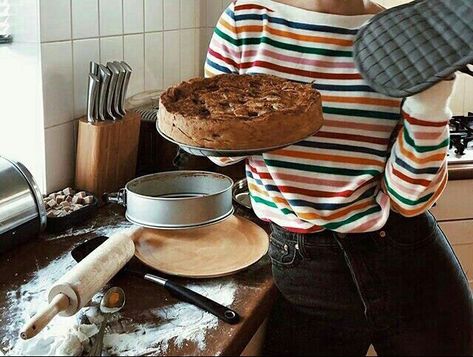 Beverly Marsh, Cooking Photography, Girl Cooking, Lara Jean, Zooey Deschanel, Winter Blues, Instagrammer, Moon Child, A Kitchen