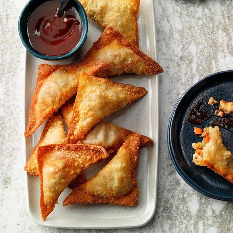 Ginger-Pork Wontons Pork Wonton Recipe, Asian Dumpling Recipe, Pork Wontons, Ginger Pork, Making Fried Rice, Wonton Recipes, Takeout Food, Wonton Wrappers, Tailgate Food