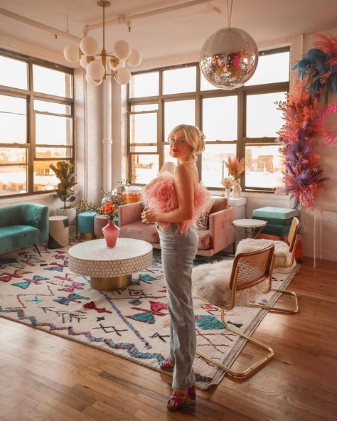 Colorful New York Apartment, Chic Studio Apartment Decorating, Rachel Martino Loft, Dream Loft Studios, Colorful Loft Apartment, Funky Office Decor, Glam Chic Living Room, Bushwick Apartment, Artist Loft Apartment