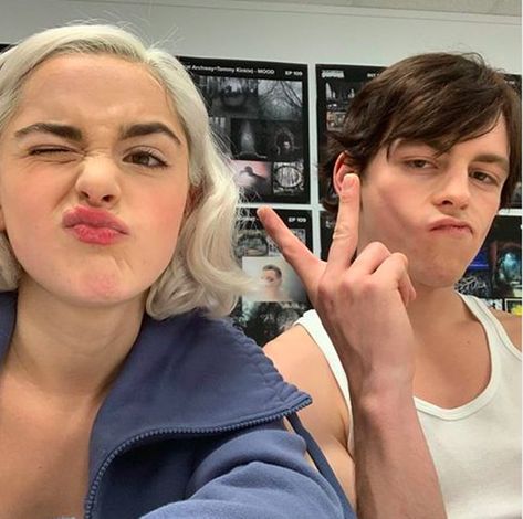 35 Times the Chilling Adventures of Sabrina Cast Magically Made Us Fall in Love With Them Harvey Sabrina, Sabrina Cast, Harvey Kinkle, Jaz Sinclair, Sabrina Witch, Kiernan Shipka, Disney Channel Stars, Sabrina Spellman, Debby Ryan