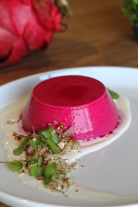 Dragon Fruit Cheesecake Recipes, Shareable Recipes, Dragon Fruit Dessert, Fruit Jelly Recipe, Health Dessert Recipes, Dragonfruit Recipes, Hawaii Recipes, Nutritious Desserts, Red Dragon Fruit