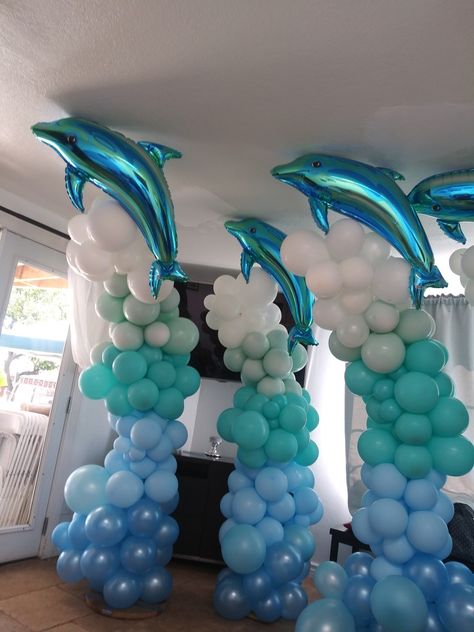 Dolphin Balloon Garland, Under The Sea Prom Theme Backdrops, Sea Theme Balloon Decoration, Dolphin Theme Party, Dolphin Party Decorations, Ocean Theme Balloon Arch, Adult Ocean Theme Party, Underwater Balloon Decor, Under The Sea Theme Party Decorations