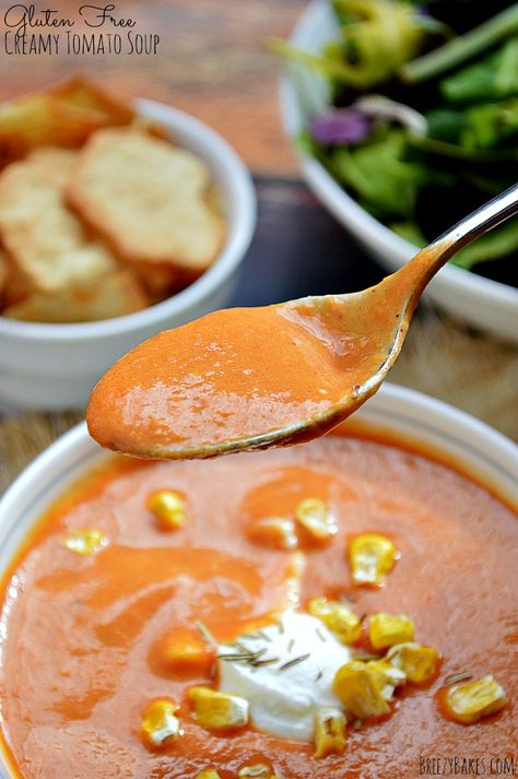 This Roasted Grape Tomato Cream Soup is more robust in flavor than in calories. With deep flavors like rosemary and balsamic vinegar, this soup with be your next grill cheese's best friend! Grape Tomato Soup, Tomato Cream Soup, Recipes Deserts, Roasted Grape Tomatoes, Grill Cheese, Grape Recipes, Stone Soup, Summer Tomato, Low Carb Soup