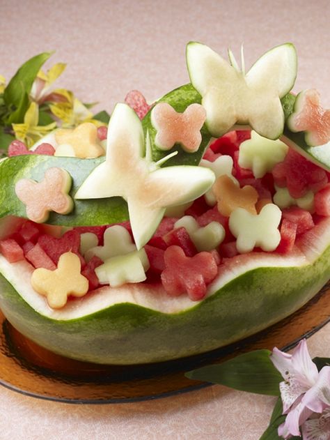 Watermelon Board | Butterfly Basket   #robinslovefood25! Watermelon Whale, Watermelon Basket, Fruits Decoration, Fruit Creations, Watermelon Carving, Food Sculpture, Fruit And Vegetable Carving, Watermelon Party, Vegetable Carving