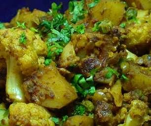 Aloo Gobi Masala is a flavorful Indian vegetarian dish made with potatoes, cauliflower and many spices which makes it fragrant and mouth-watering! Try... Gobi Masala Recipe, Gobi Masala, Indian Cooking Videos, Gobi Recipes, Indian Vegetarian Dishes, Indian Cookbook, Spiced Cauliflower, North Indian Recipes, Aloo Gobi