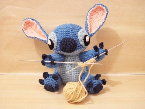 Free Amigurumi Stitch Pattern Stitch From Lilo And Stitch, Lilo Et Stitch, Knitted Toys, Crochet Dolls, Crochet Animals, Lilo And Stitch, Crochet Yarn, Single Crochet, Amigurumi Pattern