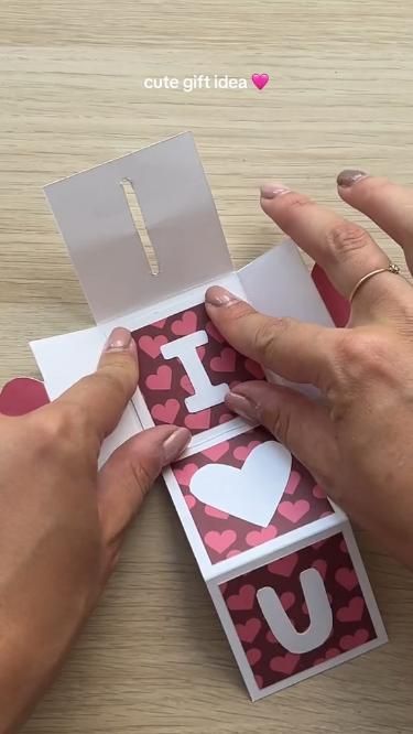 Valentines Homemade Gift For Boyfriend, Valentine Card Ideas For Boyfriend, Diy Valentines Ideas For Boyfriend, Scrapbook Gift For Boyfriend Cute Ideas, Cute Homemade Valentines Cards, Diy Valentines Presents, Memory Book Ideas Boyfriend Diy, Scrapbooking Ideas For Boyfriend, Valentines Idea For Boyfriend