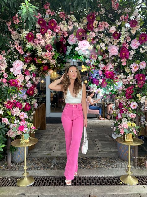 Pink Jean Pants Outfit, White Top And Pink Pants, Pink Top And Jeans Outfit Classy, Floral Top With Jeans Outfit, Pink Jeans White Top, Pink Jeans Styling, Jeans Top Birthday Outfit, Hot Pink Outfit Summer, Pink Floral Pants Outfit