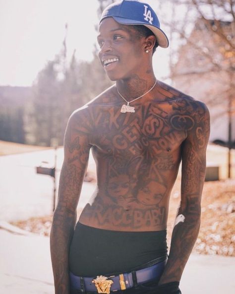 Hood Neck Tattoo, Hood Neck Tattoo For Guys, Quando Rondo, Look Hip Hop, Very Funny Photos, Brian Dawkins, Sagging Pants, Nba Outfit, Dark Skin Men