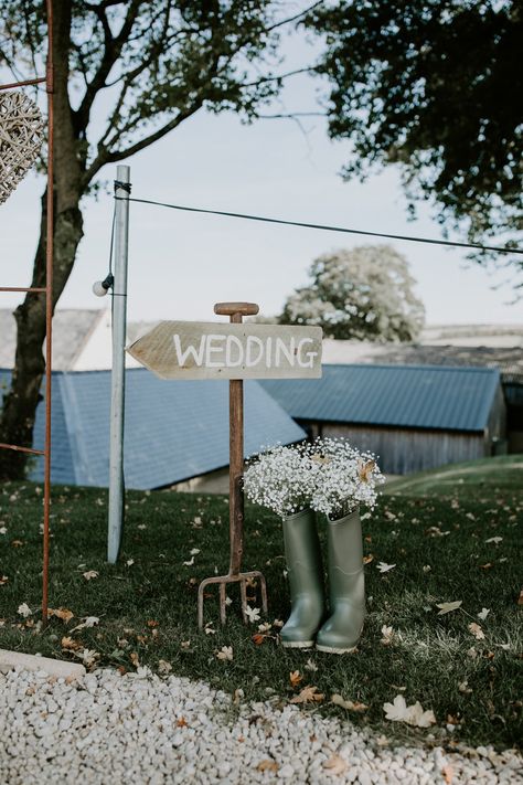 Rustic Wooden Wedding Signs, Outdoor Country Wedding, Rustic Farm Wedding, Wooden Wedding Signs, Whimsical Wonderland Weddings, Marquee Wedding, Wooden Wedding, Outdoor Wedding Venues, Wedding Deco