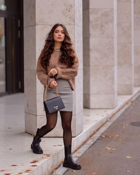 Sweater Over Dress, Skirt Outfits Fall, Cozy Fall Outfits, Stylish Fall Outfits, Stylish Sweaters, Outfit Trends, Cute Fall Outfits, Fall Skirts, Fall Fashion Outfits