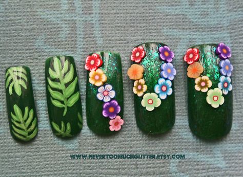 Hawaiian lei and jungle leaf nails. Hawaiian Nail Art, Leaf Nails, Hawaiian Nails, Hawaii Nails, Fun Nail Colors, Tropical Nails, Nail Art Tips, Hawaiian Lei, New Nail Designs