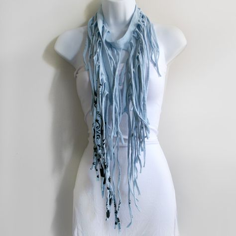 Diy Scarves, Tee Shirt Crafts, Infinity Scarfs, Shirt Scarf, Dystopian Fashion, Recycled Clothes, Scarf Ideas, Tshirt Yarn, Diy T Shirt