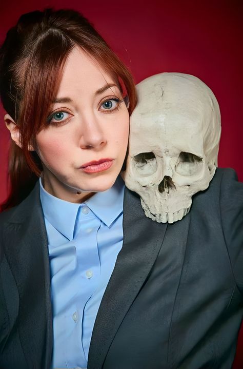 Philomena Cunk, Diane Morgan, Female Comedians, Drama Queen, Silly Images, Drama Queens, Iconic Women, Drawing Poses, Really Funny Memes