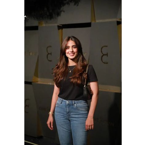 Iqra Aziz Western Outfits, Party Outfit College, Trendy Outfits Indian, Celebrity Fashion Looks, Casual College Outfits, Uni Outfits, Beautiful Dresses For Women, Saree Trends, Casual Day Outfits