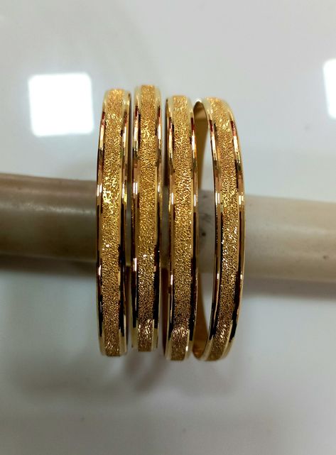 Side Bangles Gold Designs, Bridal Gold Bangles, Muslim Jewellery, Necklace Set Indian Bridal Jewelry, Bangles Collection, Kids Jewellery, Gold Bangles Indian, Bangle Design, Gold Jewels Design