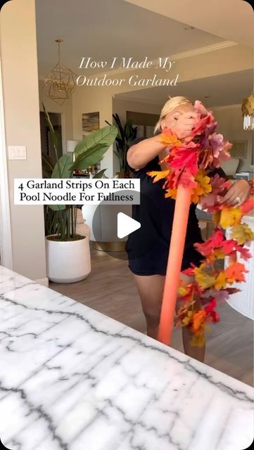 Garland Decor Ideas, Fall Garland Diy, Diy Halloween Garland, Fall Season Crafts, Diy Fall Garland, Porch Garland, Mesh Garland, Deco Mesh Garland, Thanksgiving Garland